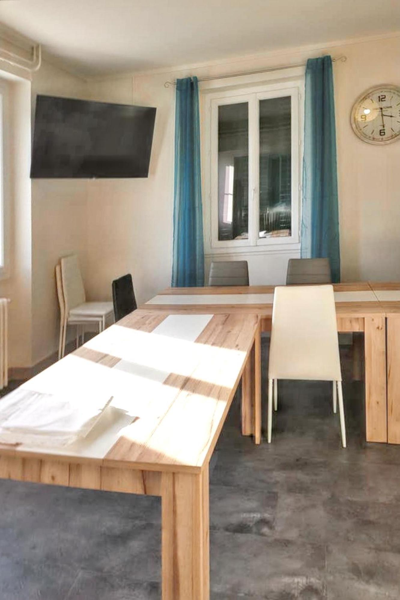 Maison Spacieuse A Montsalvy Avec Grand Jardin Et Terrasse Exterior foto