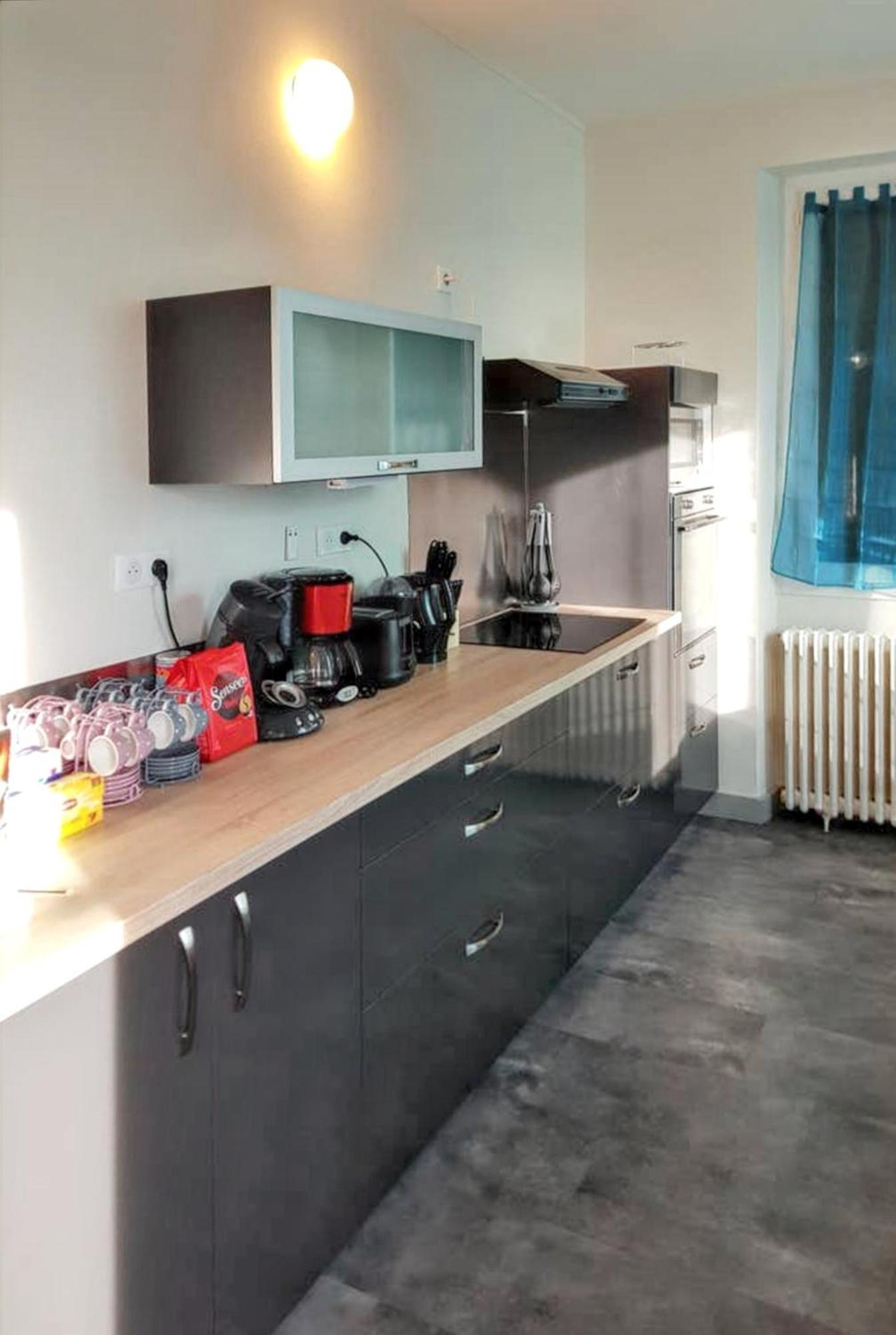 Maison Spacieuse A Montsalvy Avec Grand Jardin Et Terrasse Exterior foto