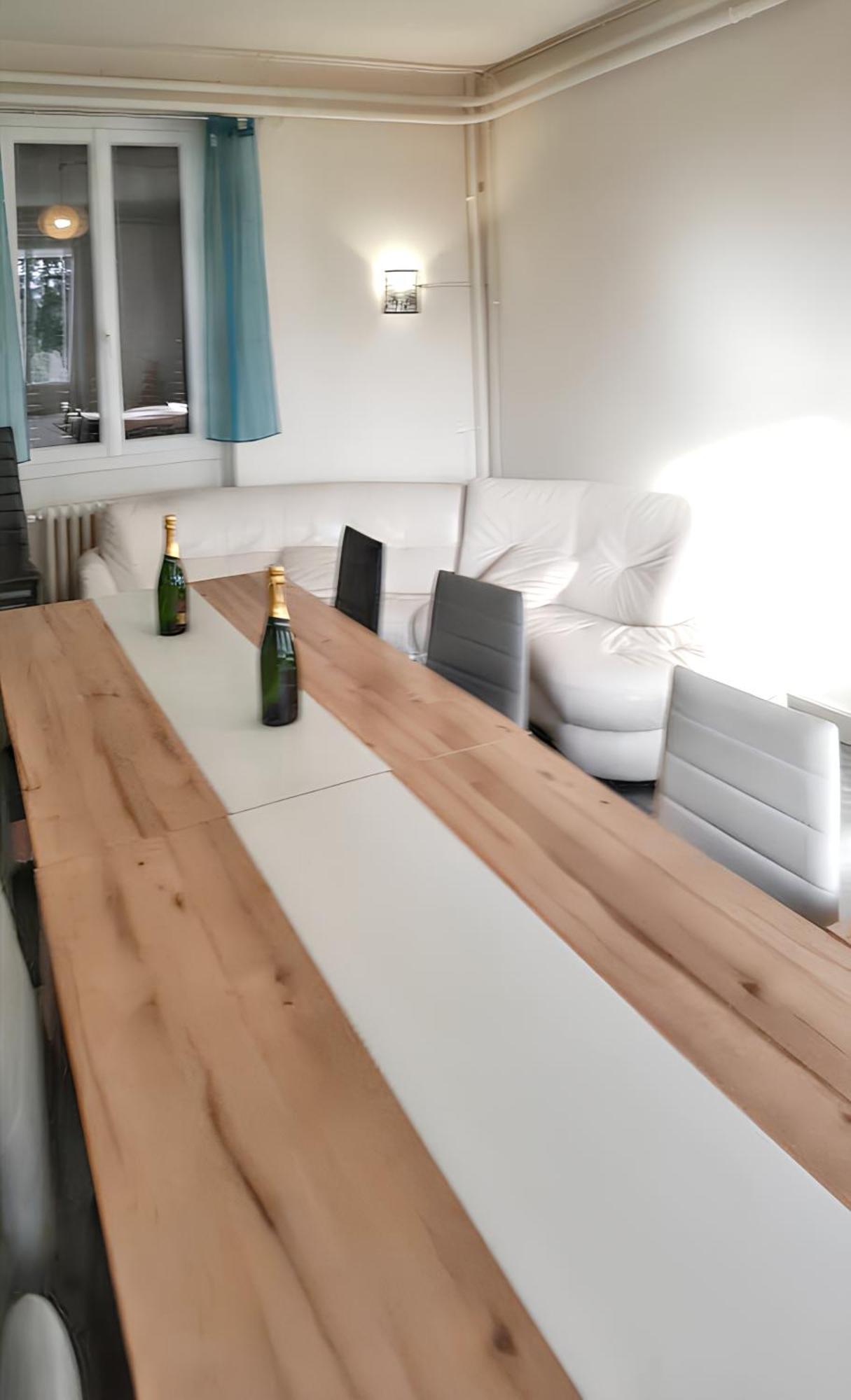 Maison Spacieuse A Montsalvy Avec Grand Jardin Et Terrasse Exterior foto